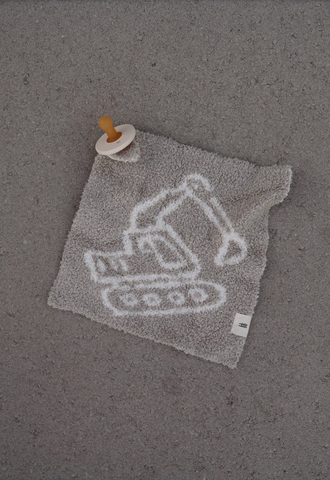 Lovey | Excavator