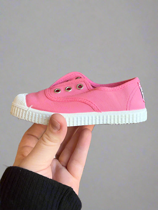 Cienta Fuchsia Kids Slides