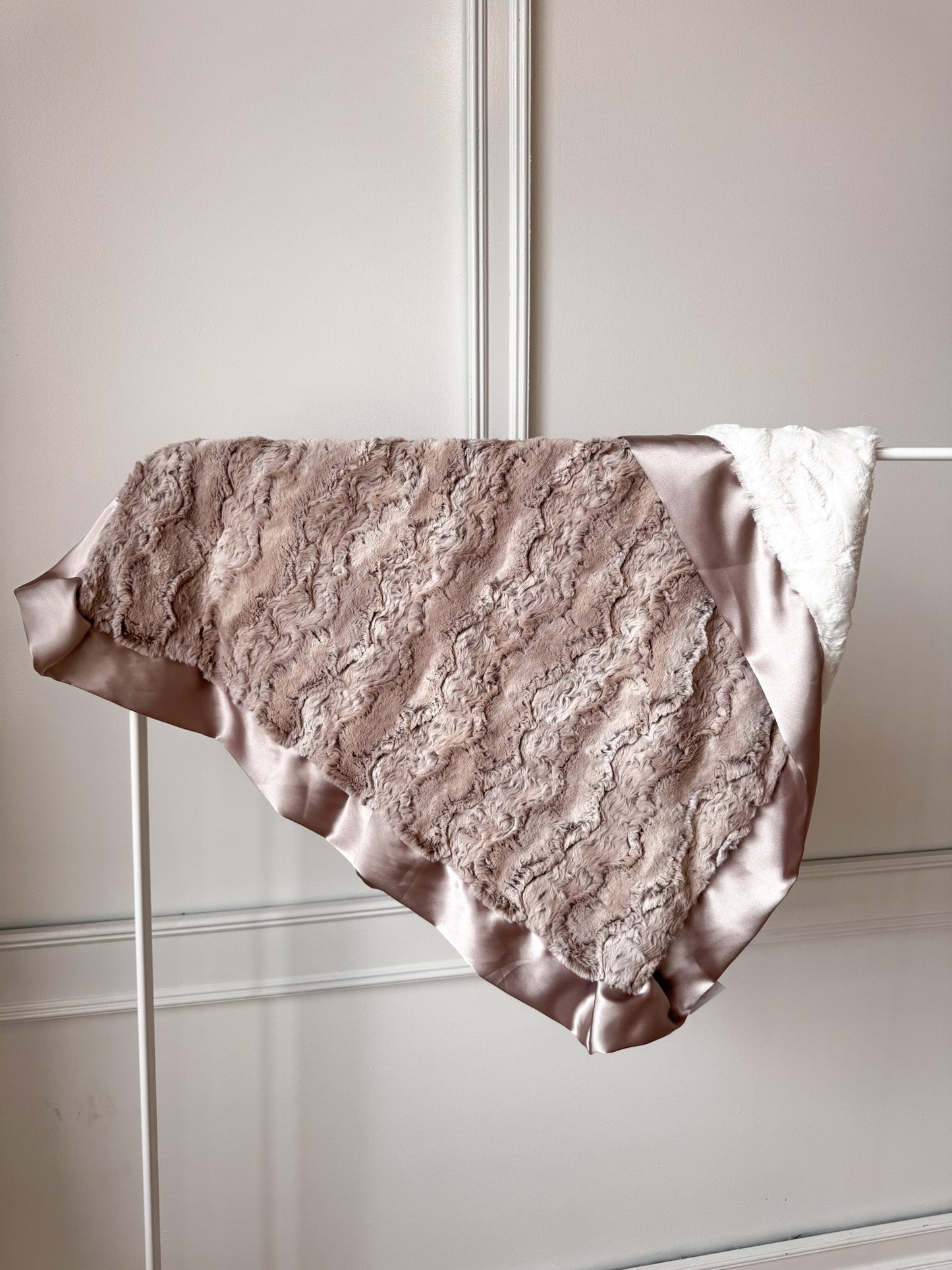 Peter Rabbit | Luxe Cuddle Blanket