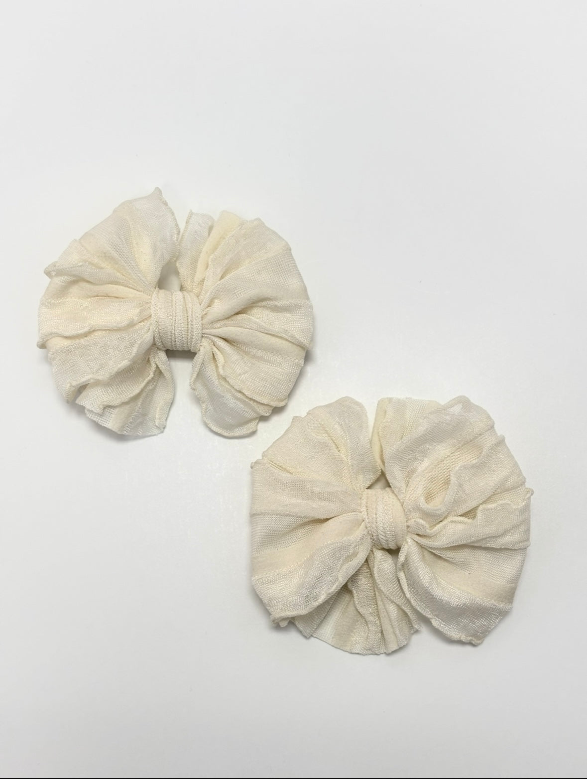 Ivory Ruffle Clip