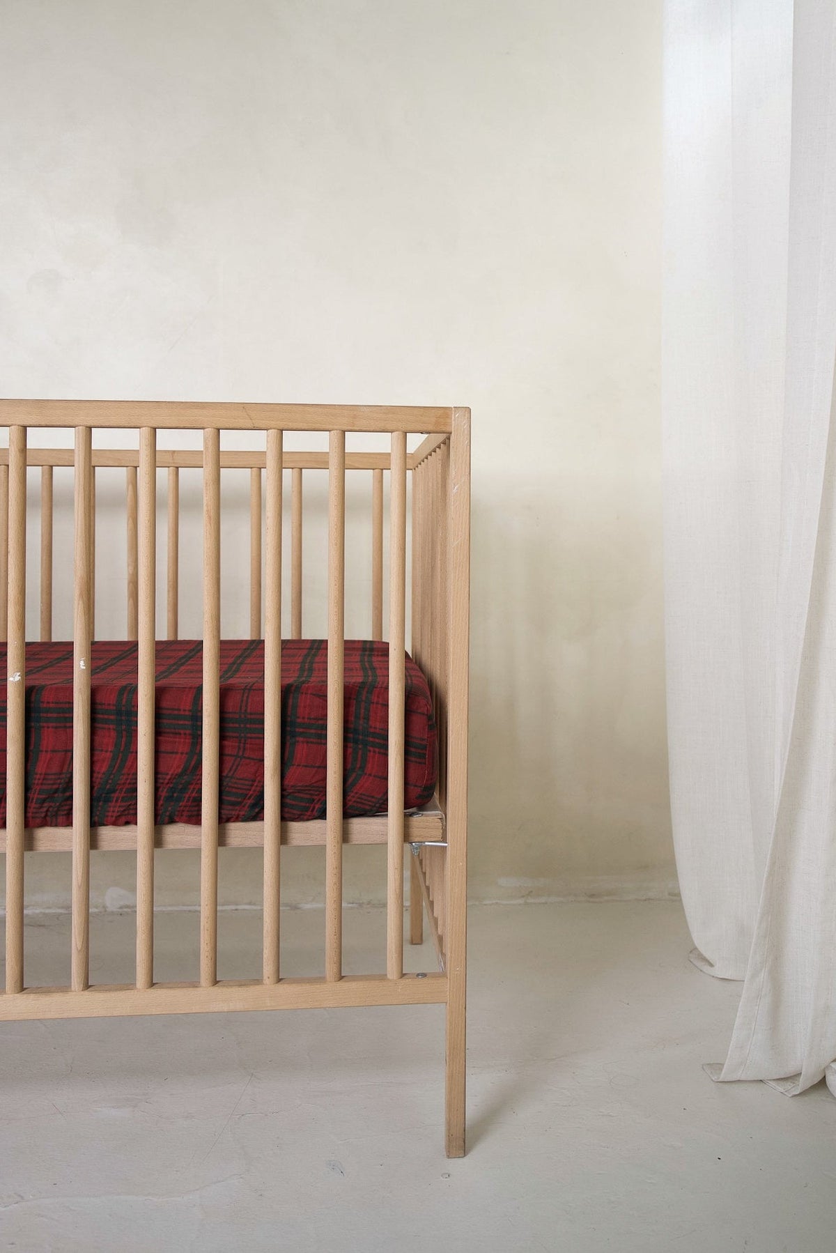 Muslin Crib Sheet | Christmas Plaid
