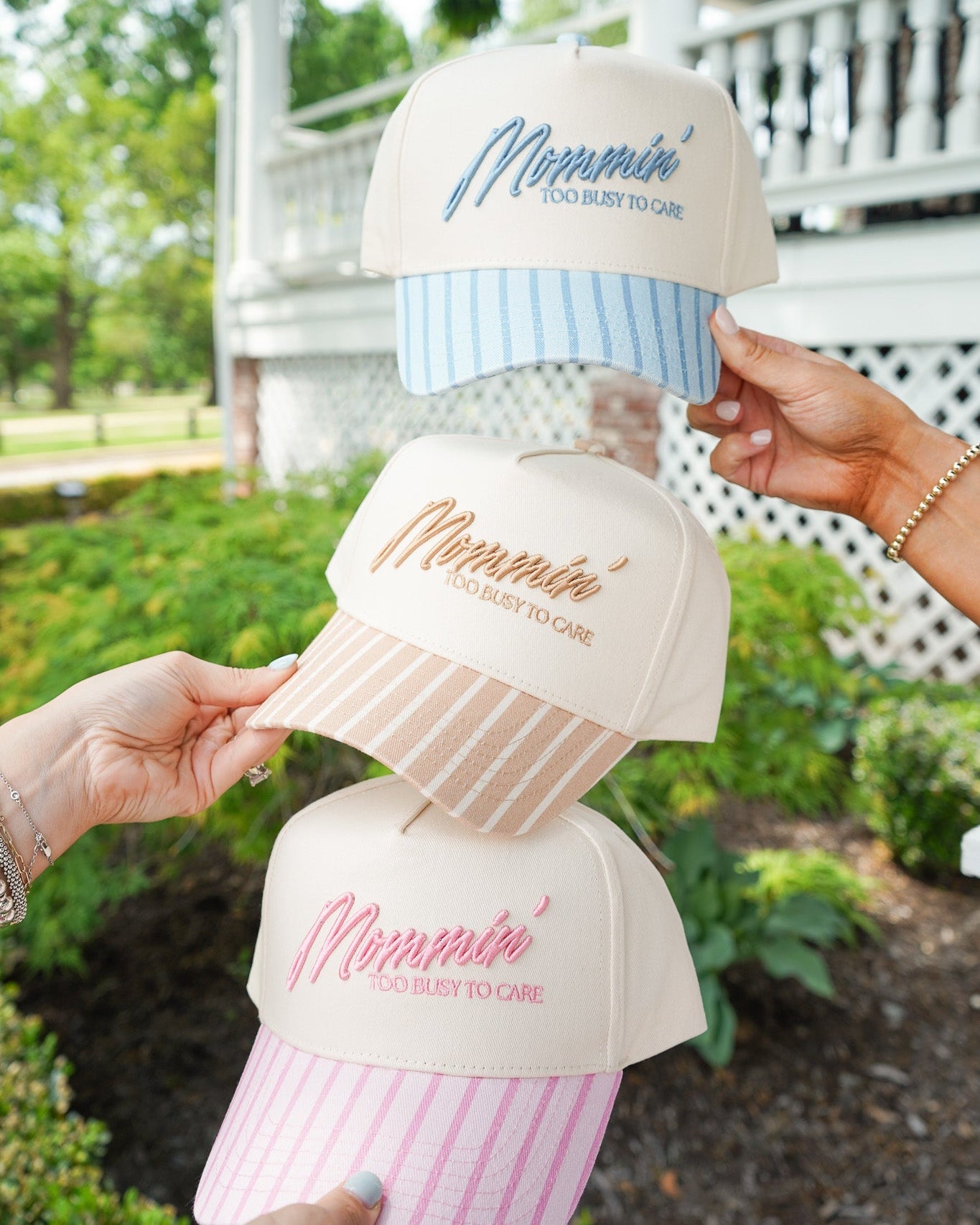 Mommin' - Striped Vintage Trucker Hat