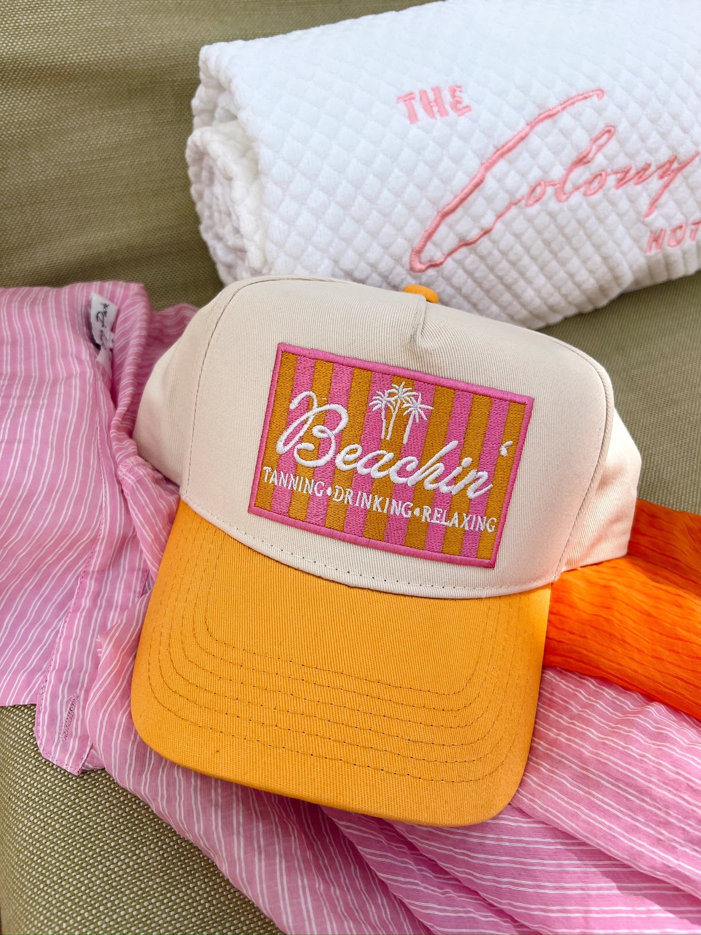 Beachin' - Vintage Trucker Hat