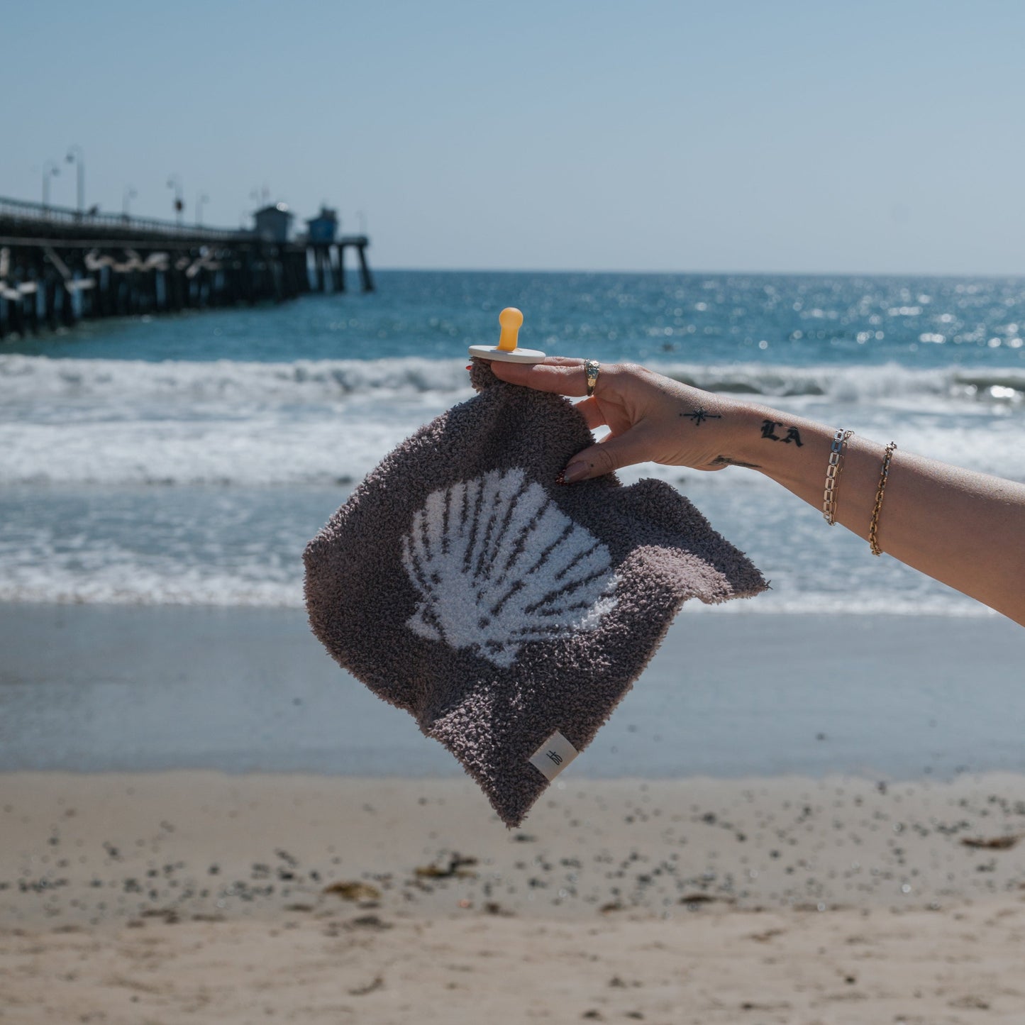 *PRE-ORDER SHIPS IN JULY* Lovey | Seashells