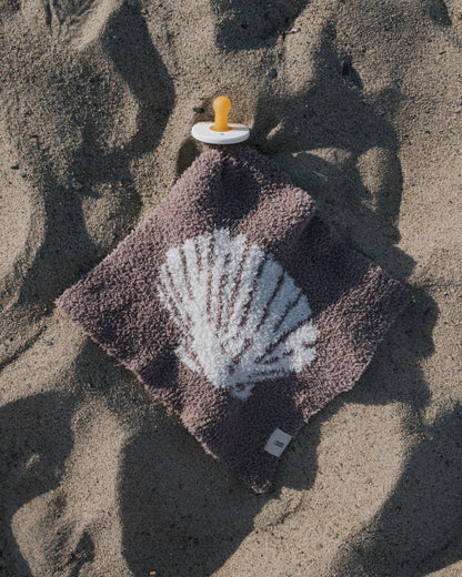 *PRE-ORDER SHIPS IN JULY* Lovey | Seashells