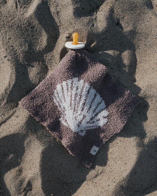 *PRE-ORDER SHIPS IN JULY* Lovey | Seashells